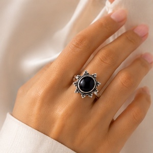 Anillo de Piedra Preciosa de Ónix Negro Natural en Plata de Ley 925 |   Joyería Artesanal de Diseño - Product Image 2