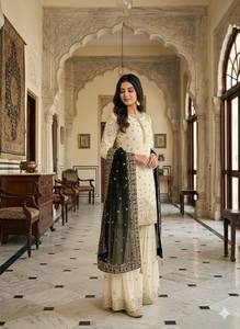 Ensemble Kurta et pantalon en soie crème avec dupatta noir, coupe ample, longueur au sol, tenue traditionnelle indienne et pakistanaise pour mariage, pour femme - Product Image 2