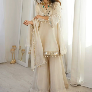 ชุดคุर्ตาผ้าไหมปักลายกระจกสำหรับผู้หญิง พร้อมกางเกงปาลาซโซและผ้าคลุมไหล่ - Product Image 1