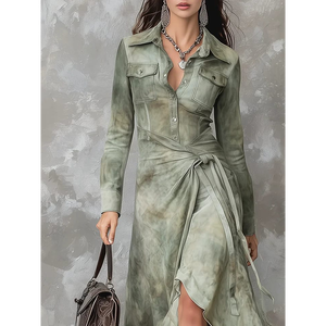 เดรสยาวลายมัดย้อมสีเขียวเซจ ทรงยูทิลิตี้ ผ้าคลุมแบบซาฟารี พร้อมกระโปรงผ่าสูงต่ำแบบโรแมนติก - Product Image 2