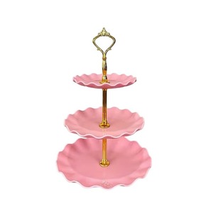 Support à gâteau à 3 étages en métal argenté festonné de bonne qualité pour réceptions de mariage, traiteur, boulangerie, disponible au prix export - Product Image 5
