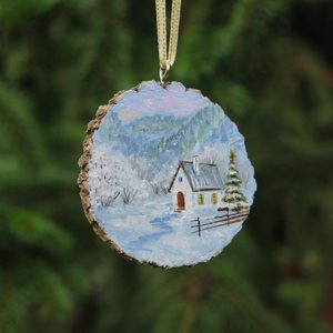 Ornement en bois suspendu fait main avec des motifs et des motifs festifs saisonniers - Product Image 1
