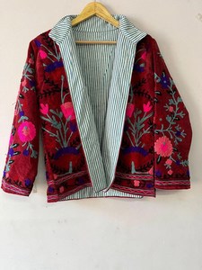 Blouson bomber unisexe en velours bordeaux fait main, brodé Suzani, avec broderie florale en fil de coton, ouverture sur le devant, respirant, coupe courte - Product Image 3