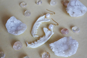 Pendientes de Hueso de Marta con Perlas Auténticas, Joyería Ecológica Hecha a Mano, Artesanía Natural para Regalos Empresariales - Product Image 2