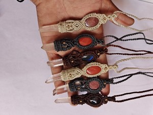 สร้อยคอจี้ทำมือสไตล์มาคราเม่ ประดับด้วยหินธรรมชาติ ดีไซน์แบบโบโฮ เหมาะสำหรับทุกเพศทุกวัย สวมใส่ได้ทุกวัน - Product Image 2