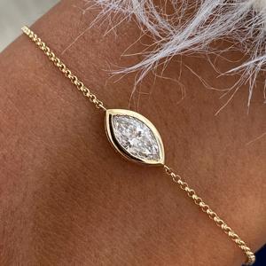 Bracelet manchette en or jaune 14 carats avec diamant taille marquise 0,80 ct E VS1 cultivé en laboratoire certifié IGI – Cadeau d'anniversaire de luxe minimaliste pour femme - Product Image 4