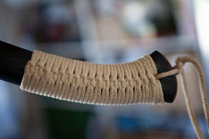 Hache artisanale de qualité industrielle Imperial Enterprises, lame en acier à haute teneur en carbone, manche en bois, fourreau en cuir - Product Image 3