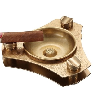 Cenicero de Metal con Forma Personalizada, Acabado Dorado, Cenicero de Mesa para Cigarrillos y Cigarros, Directo del Fabricante en India - Product Image 1