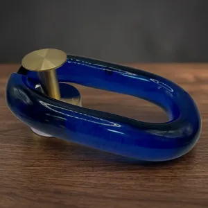 Escultura de Cadena de Eslabones de Resina Azul Real, Decoración Artística para el Hogar, Forma Redonda, Adorno Colgante de Pared Hecho a Mano, Estudio Artizon - Product Image 2
