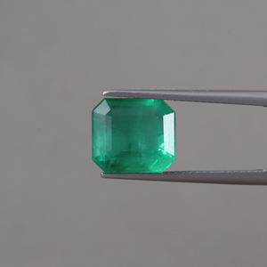 Émeraude Verte Naturelle Certifiée IGI 100% Naturelle, Taille Octogonale 5,03 Carats (10,5x9,5mm), 6,5mm, Taillée à la Main, Polie, Encerée/Huilée, Légère - Product Image 1