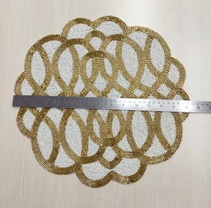 Napperons élégants brodés de perles, faits à la main, décoratifs, pour mariages, dîners, fêtes, maisons et événements. - Product Image 3