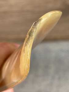 Calzador largo hecho a mano con cuerno auténtico de búfalo, estilo vintage |   Elementos Esenciales para un Armario Retro | Artículo Coleccionable de Estilo Usado y Desgastado - Product Image 5