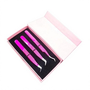 Juego de 3 pinzas para extensión de pestañas con revestimiento de polvo rosa, agarre de diamante, punta plateada de acero inoxidable y empaque en caja de cartón. - Product Image 6