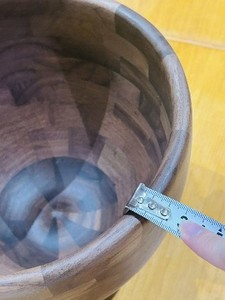 Bol de service artisanal en bois de noyer massif 100 %, grand bol rond en bois pour salade, pain, bol rustique pour la cuisine, fabriqué au Vietnam - Product Image 5