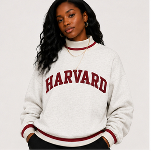 Sweat-shirt oversize pour femme, style universitaire HARVARD, avec motif graphique lettres rouge cramoisi, col rond, pull vintage, esthétique écru, en molleton blanc cassé - Product Image 3