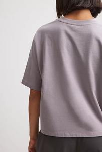 เสื้อยืดทรงบ็อกซี่พิมพ์ลายสำหรับผู้หญิง ผลิตตามสั่ง (OEM) ผู้ผลิตเสื้อยืดโอเวอร์ไซส์แขนสั้นผ้าฝ้าย สไตล์ลำลอง พิมพ์ลายซิลค์สกรีน จำนวนมาก - Product Image 2