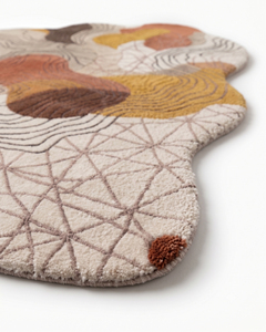 Tapis en laine terracotta marron moutarde, forme abstraite irrégulière, antidérapant, écologique, tufté à la main, à poils épais, motif topographique superposé - Product Image 2