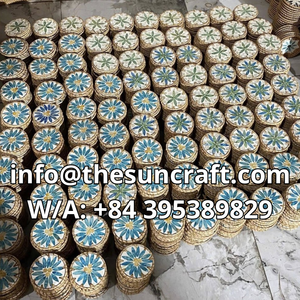 Posavasos de Nácar Arcoíris Brillante - Borde de Ratán Tejido a Mano - Incrustaciones de Conchas Multicolores - Protector Resistente al Calor - Product Image 3