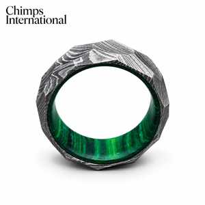 Anillo de Acero de Damasco Chimps International con Incrustaciones de Malaquita Verde, Anillo de Boda Geométrico Facetado para Hombre - Product Image 3