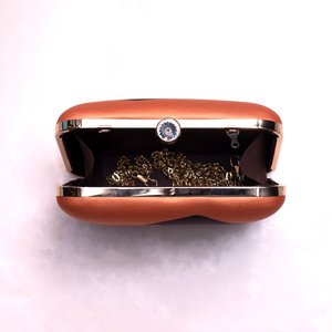 Elegante Bolso de Mano con Estampado de Retrato de Mujer Color Naranja Vibrante, Bolso de Noche Elegante para Mujer para Ocasiones Especiales - Product Image 3