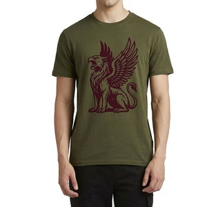 เสื้อยืดดีไซน์เรียบง่ายสำหรับคนรักการเดินทาง พร้อมลายกราฟิกสีแดงเข้ม สำหรับชุดลำลอง - Product Image 1