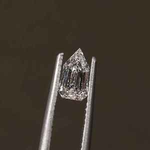 เพชรทรงกลมสีขาว 1.01 กะรัต ได้รับการรับรองจาก IGI สำหรับทำแหวนหมั้น ของขวัญ หรือใช้ในงานทำเครื่องประดับ - Product Image 5