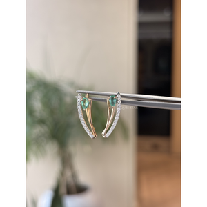 Pendientes de Oro con Gema Verde, Diamante Creado de Corte Brillante de 0.20 Quilates, Diseño Curvo Tipo Escalones, Certificado IGI, Joyería Fina de Lujo - Product Image 2