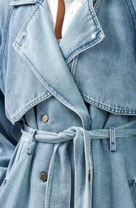 Manteau long en jean pour femme, coupe oversize, double boutonnage, avec ceinture, vêtement d'extérieur personnalisable style streetwear - Product Image 3