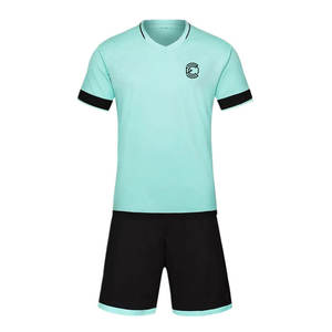 Uniforme de fútbol hecho con material que absorbe el sudor, diseñado para mantener a los jugadores frescos y secos durante partidos intensos de fútbol. - Product Image 1