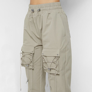 Pantalon cargo pour femme au design tendance, ajustable et confortable pour un usage décontracté, pantalon cargo taille haute pour femme avec logo/couleur personnalisés - Product Image 2