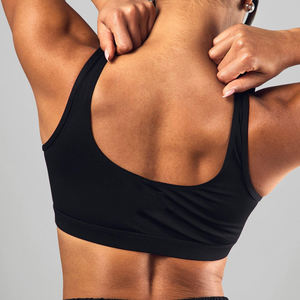 Soutien-gorge de sport dos nageur noir de haute qualité pour femme, col rond, logo imprimé sur le devant, maintien moyen, respirant, vêtement de fitness avec fermetures éclair - Product Image 3