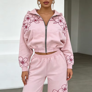 Ensemble de survêtement pour femme brodé floral, sweat à capuche court et pantalon large, style streetwear décontracté rose, manches longues, fermeture éclair sur le devant - Product Image 4