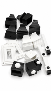 Panneaux de clôture en plastique vierge blanc avec connecteurs noirs résistants aux UV pour clôtures de jardin DIY en tailles 20x40mm et 25x50mm - Product Image 3
