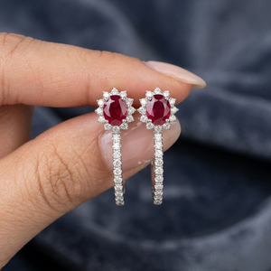 Boucles d'oreilles créoles ovales en or blanc massif 18 carats avec serti griffe, style classique, pour femme, idéales pour les fêtes et mariages, cadeau fiable et haut de gamme - Product Image 4