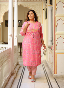 Ensemble Kurti, pantalon et dupatta brodés roses en coton, imprimé floral zig-zag, col rond, manches trois quarts, grande taille, vente en gros - Product Image 3