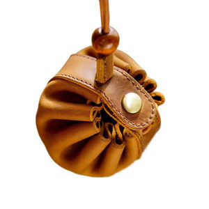 Bolsa de dados de cuero con logotipo y diseño personalizados para hombres y mujeres a precios económicos - Product Image 5