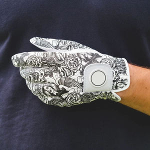 ถุงมือกอล์ฟหนัง PU สีขาวพรีเมียม สไตล์ลายสัก สำหรับมือขวา กันลื่น ปิดด้วยแถบตีนตุ๊กแก เหมาะสำหรับทุกเพศ ใช้สำหรับเล่นกีฬา - Product Image 4