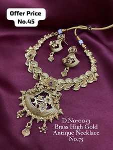 Conjunto de collar nupcial de latón dorado antiguo con diseño floral y pendientes a juego - Product Image 3