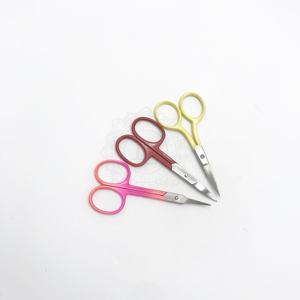 Ciseaux de beauté droits de haute qualité en acier inoxydable à pointe argentée meilleur prix revêtement en poudre multiple cuticule pointue pour le soin des ongles - Product Image 4