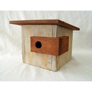 Nichoir rustique en bois de Sheesham avec véranda |   Vente en gros de nichoirs à oiseaux artisanaux pour le jardin - Product Image 5