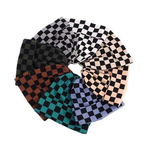 Bonnet d'hiver sportif personnalisé conçu pour les utilisateurs actifs, offrant chaleur, respirabilité et ajustement flexible pour les activités de plein air - Product Image 1