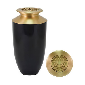 Urna y Ataúd de Latón Grabado Antiguo Ecológico para Cenizas Funerarias de Adultos y Mascotas - Product Image 6