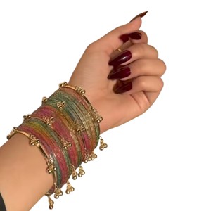 Bracelets pour femmes aux designs tendance, prix de gros abordables, tailles personnalisées, ensembles de bracelets cachemiriens colorés, bracelets en acier inoxydable doré - Product Image 1