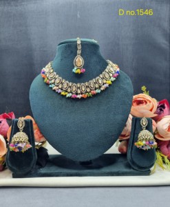 Conjunto de collar chapado en oro antiguo con piedras talladas en marquesa y pendientes Jhumka, y mang tika. Fabricante de conjuntos de joyería de moda. - Product Image 3