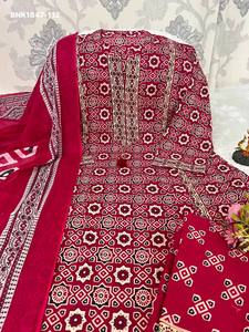 Proveedor de conjuntos de Kurti-Plazzo-Dupatta de algodón suave de primera calidad con bordado en el escote y estampado Ajrakh, de Surat. - Product Image 2