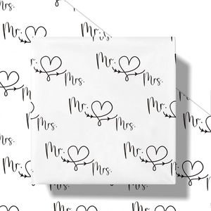 Rotolo di Carta da Regalo Romantica per Matrimonio, Formato Mini, Design Mr. & Mrs. in Bianco e Nero con Motivo a Cuore e Freccia - Product Image 1