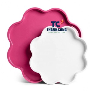 BANDEJA CALIENTE Sofisticada bandeja festoneada lacada en MDF: bellamente diseñada para fines funcionales y decorativos. - Product Image 4