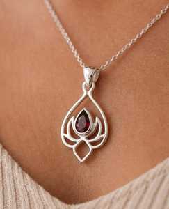 Pendentif Fleur de Lotus Plaqué Or Vintage Fait Main en Argent Sterling 925 avec Grenat, Pierre de Naissance de Janvier, Cadeau pour Elle, Bijou d'Anniversaire - Product Image 3