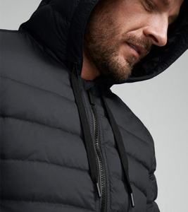 Chaqueta de Plumón Personalizada para Hombre, Etiqueta Negra, con Capucha y Cuello Alto, Diseño Nuevo, Técnica de Sublimación, Color Rojo - Product Image 4