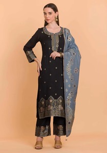 Unique Design Safaa Ethnic Wear <b>Women</b> <b>Kurta</b> Dupatta Pant Set with Comfortable Fit and Trendy Designs for Parties For Sale - Product Image 2